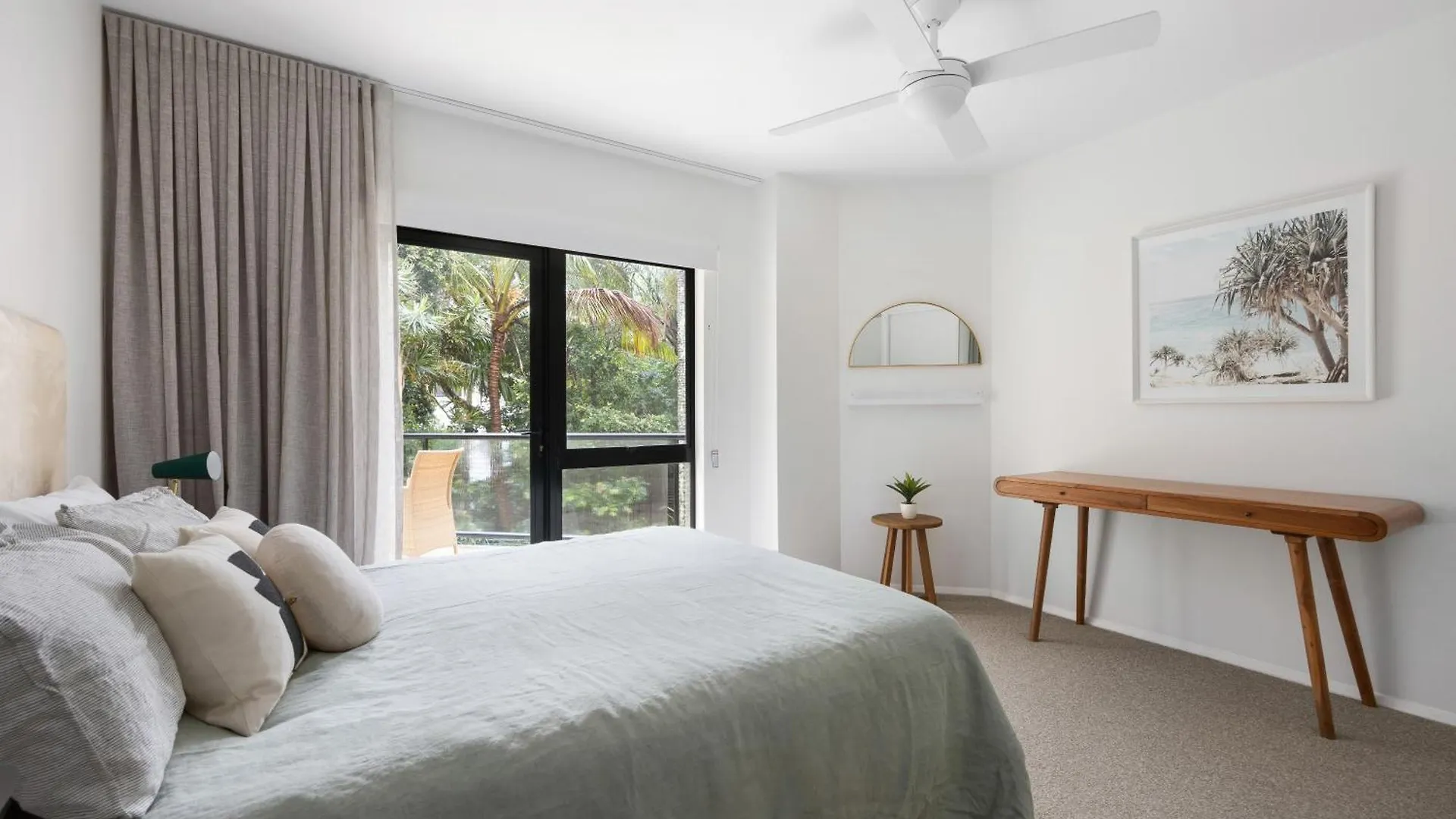 Beach Luxury, Ocean Views & Pool Noosa Heads Australia